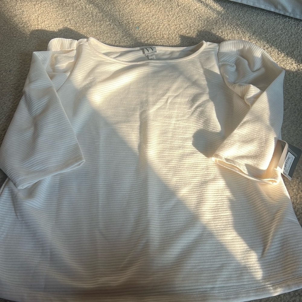 NWT! Cream top